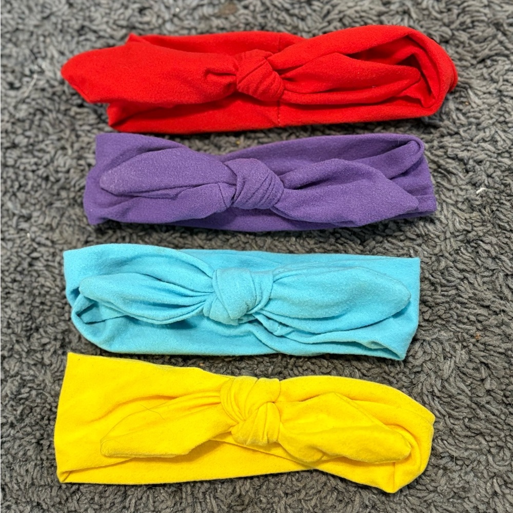NWOT set of 4 baby headbands that have metal in the bow to adjust the shape